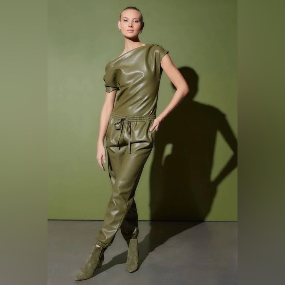 NWTs! Natori Faux Luxe Lambskin Green asymmetrical sleeve top